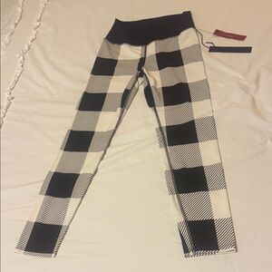 Carbon 38 Plaid womens Leggings in Black and White